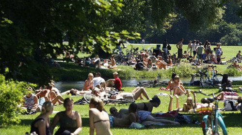 Khi châu Âu mở khu nghỉ dưỡng dành cho người khỏa thânở Cap d'Adge, miền nam nước Pháp vào những năm 60 của thế kỷ trước, ngườiĐức là những du khách đầu tiên ghé thăm. Ảnh:SMH.