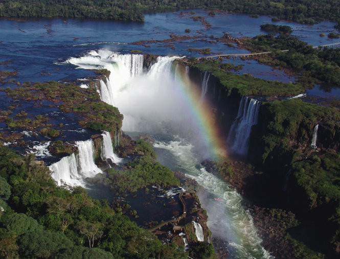 Thác Iguazú phía Argentina - Ảnh: globeimages