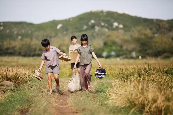 'Tôi Thấy Hoa Vàng Trên Cỏ Xanh', nhà văn, Nguyễn Nhật Ánh, Victor Vũ, LHP Cannes