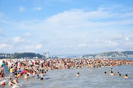 Chặt chém: Khách sạn 46 triệu/đêm khách vẫn ngủ vỉa hè