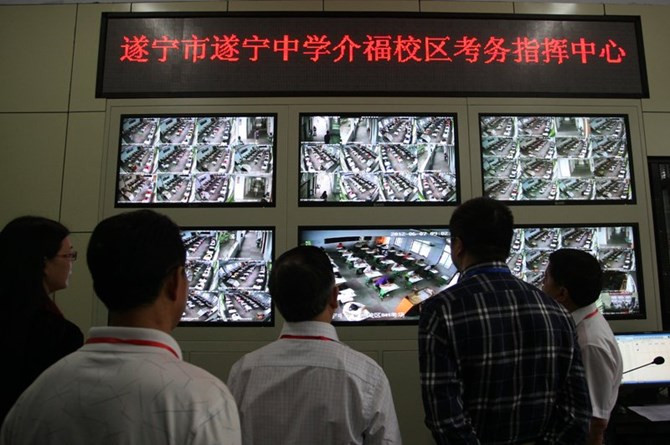 Công nghệ siêu quay bài trong kỳ thi đại học Trung Quốc ảnh 5