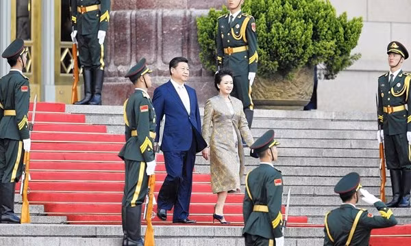 Ông Tập Cận Bình cùng phu nhân Bành Lệ Viên