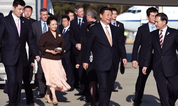 Ông Tập và cảnh vệ đặc biệt của mình trong một chuyến công du nước ngoài