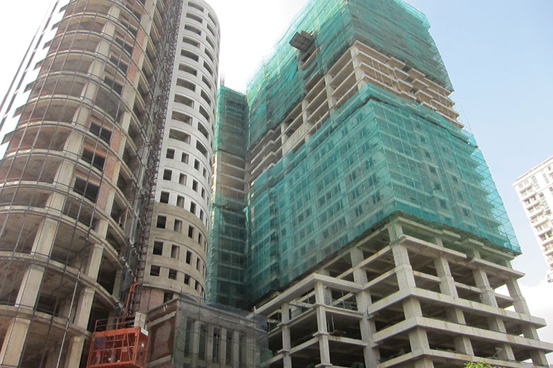 Bắt đầu khởi công từ năm 2009, sau vài lần tái khởi động và nhiều lần lùi thợ hạn bàn giao nhà, hiện Dự án Hatoco (Trần Phú, Hà Đông) còn chưa xây xong thô