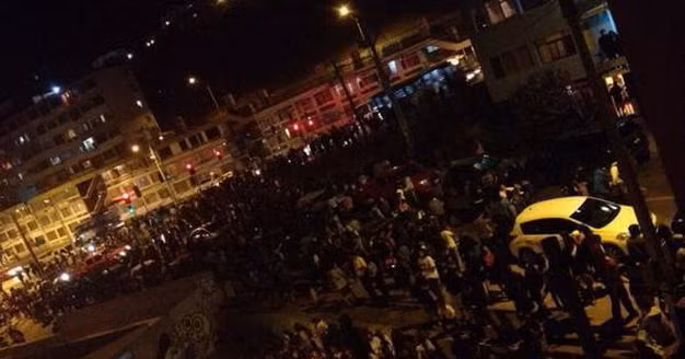 Tại Coquimbo, một người dùng mạng xã hội viết: "Đêm nay không ai ở Coquimbo dám ngủ" - Ảnh: Twitter Tại Coquimbo, một người dùng mạng xã hội viết: "Đêm nay không ai ở Coquimbo dám ngủ" - Ảnh: Twitter