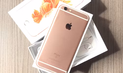 iPhone 6s có doanh số khởi đầu ấn tượng. 