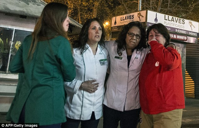 Người dân thủ đô Chile bỏ chạy ra phố sau trận động đất dữ dội