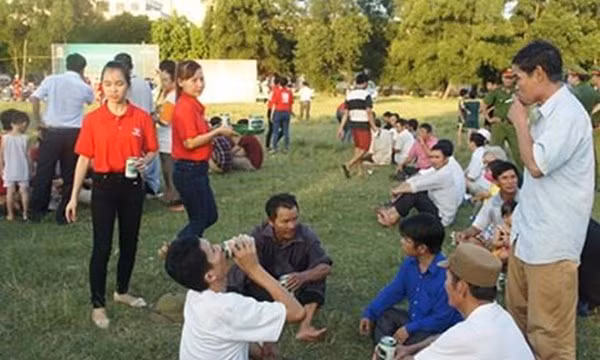 Quang cảnh lễ hội “Tôi yêu bia Sài Gòn” do UBND tỉnh Hà Tĩnh và Tổng Công ty Bia Sài Gòn tổ chức ngày 5.9