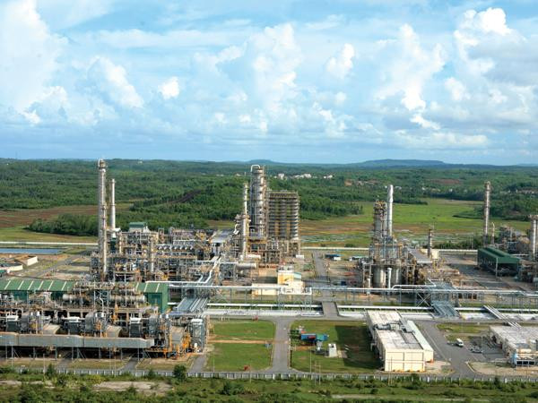 Kết quả kinh doanh của Nhà máy Lọc dầu Dung Quất 6 tháng đầu năm 2015 vẫn lãi lớn.