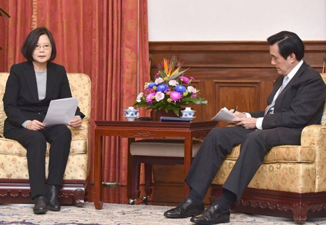 Tân Tổng thống Đài Loan Thái Anh Văn và người tiền nhiệm Mã Anh Cửu. Ảnh: tw.on.cc