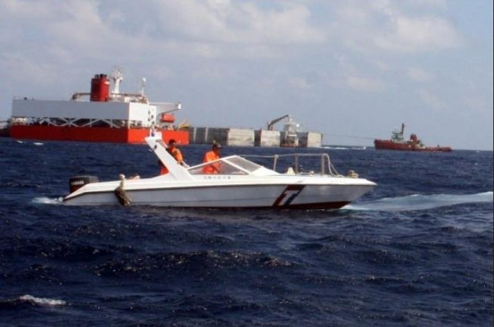 Thuyền máy M8 của Lực lượng tuần duyên Đài Loan triển khai bất hợp pháp ở đảo Ba Bình, Việt Nam. Ảnh: UDN.