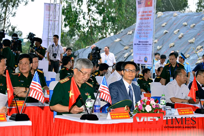  Ngày 3/5, tại Sân bay Đà Nẵng, Phó Thủ tướng Vũ Đức Đam; Thượng tướng Nguyễn Chí Vịnh, Thứ trưởng Bộ Quốc phòng; Đại sứ Hoa Kỳ tại Việt Nam Ted Osius và các cơ quan hữu quan cùng công bố hoàn thành giai đoạn 1 dự án xử lý dioxin ở sân bay Đà Nẵng sau 4 n