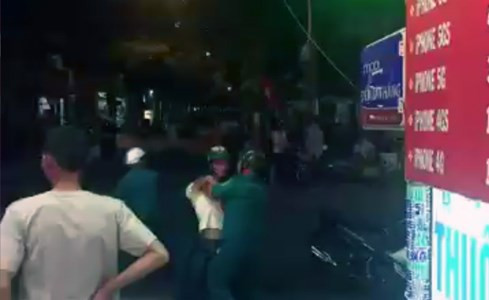 Xôn xao clip dân quân đánh, trấn áp một nhóm thanh niên ảnh 2
