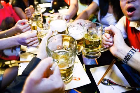 Hết bốn tháng, người Việt đã "uống" trên 1 tỷ lít bia