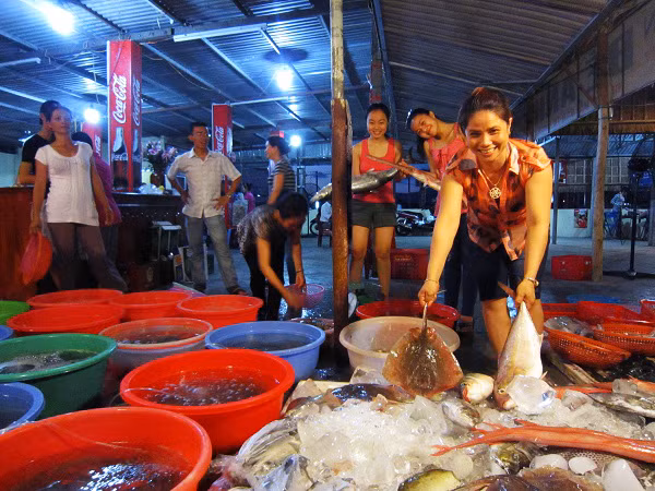 Hải sản sạch phải chờ kiểm nghiệm, hơn 1.000 cán bộ Đà Nẵng sẽ ăn hải sản vào bữa trưa