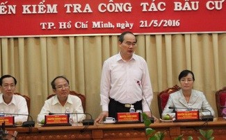 Chiều 21/5, ông Nguyễn Thiện Nhân, Chủ tịch Ủy ban Trung ương MTTQ Việt Nam, Phó Chủ tịch Hội đồng Bầu cử Quốc gia đã đến kiểm tra công tác bầu cử tại TP HCM. Báo cáo tại buổi làm việc, Giám đốc Sở Nội vụ TP Trương Văn Lắm cho biết tính đến ngày 9/5, số 