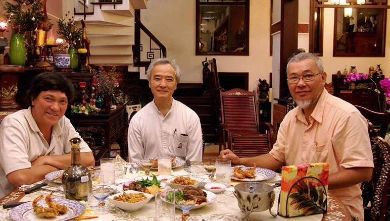 GS Ngô Vĩnh Long (ngồi giữa) nhận định: "Việt Nam có vị trí quan trọng trong bản đồ chiến lược của Mỹ tại Biển Đông