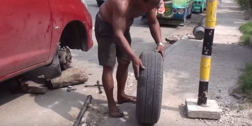 Clip vá lốp ôtô thủ công gây ngạc nhiên ở Phillipines 