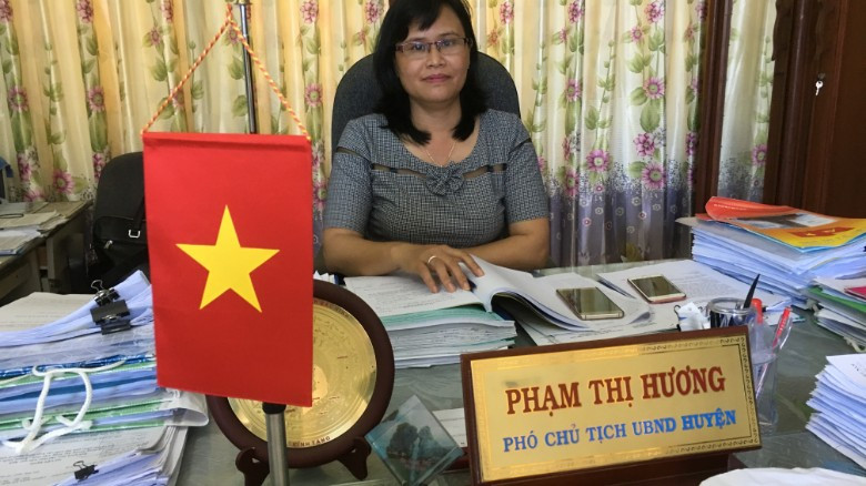 Bà Phạm Thị Hương, Phó chủ tịch UBND Huyện Lý Sơn