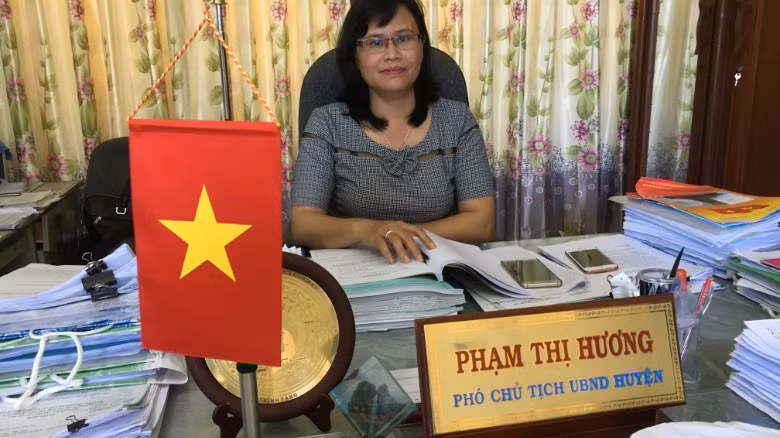 Bà Phạm Thị Hương, Phó chủ tịch UBND Huyện Lý Sơn