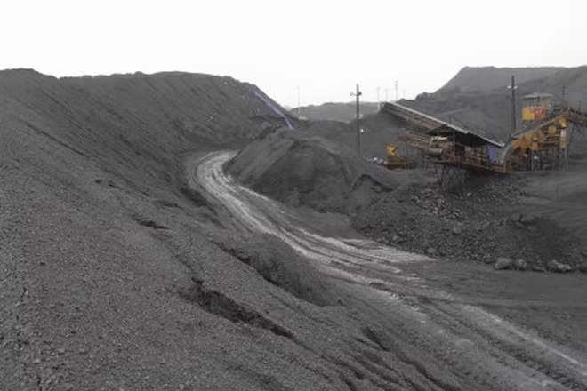 Hàng triệu tấn than vẫn ùn ứ tại các kho vận và đơn vị sản xuất của TKV. Ảnh: T.N.D