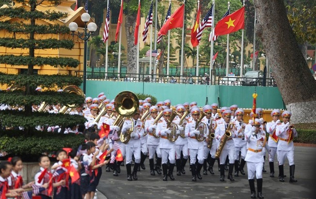 Mỹ tuyên bố dỡ bỏ hoàn toàn lệnh cấm vận vũ khí với Việt Nam ảnh 18