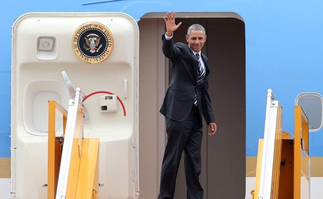 Tổng thống Obama vẫy tay chào tạm biệt Hà Nội, tiếp tục công du TP.HCM
