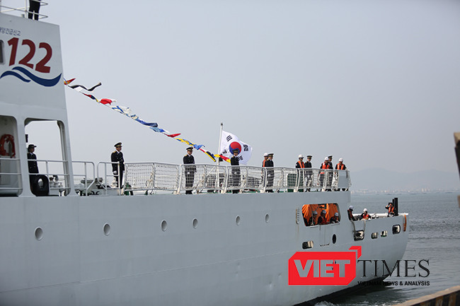 Sân bay trực thăng phía đuôi tàu