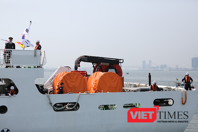 Hệ thống tời đa năng được trang bị phía đuôi tàu