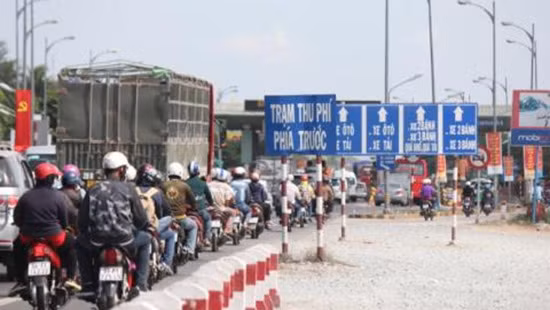 Phó Thủ tướng Trương Hòa Bình chỉ đạo các trạm thu phí phải mở cửa nếu xảy ra ùn tắc hơn 1km. Ảnh minh họa