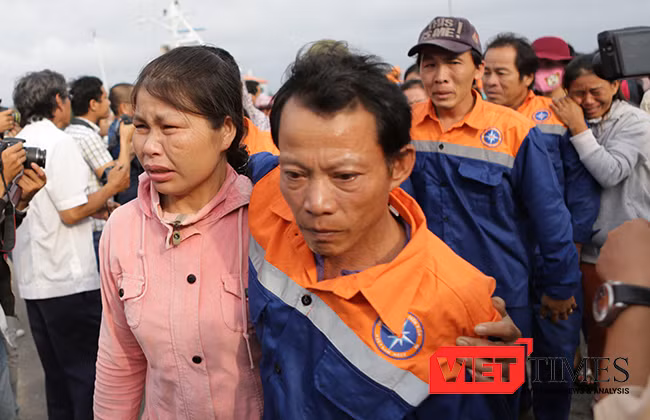 Ngư dân Nguyễn Văn Bốn đã khóc khi gặp lại vợ