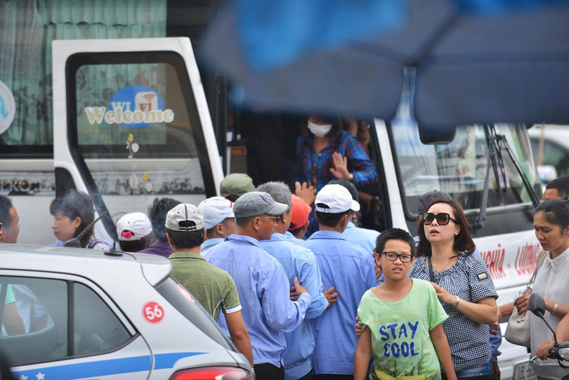 Xe ôm chèo kéo khách.