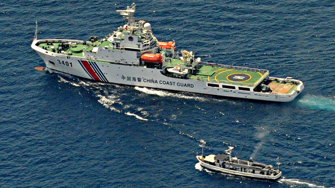 Tàu hải cảnh Trung Quốc ở Biển ĐôngReuters