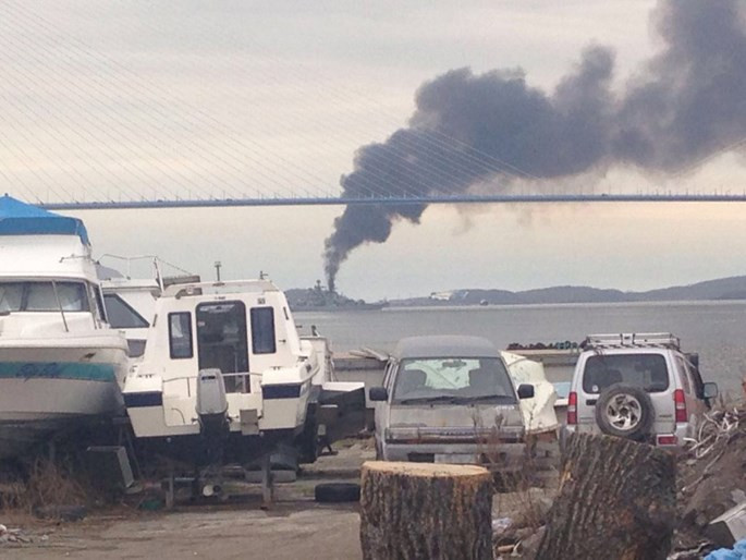 Video Tàu chiến Nga đi qua cầu mà tưởng cháy cầu ảnh 3 Video Tàu chiến Nga đi qua cầu mà tưởng cháy cầu ảnh 3
