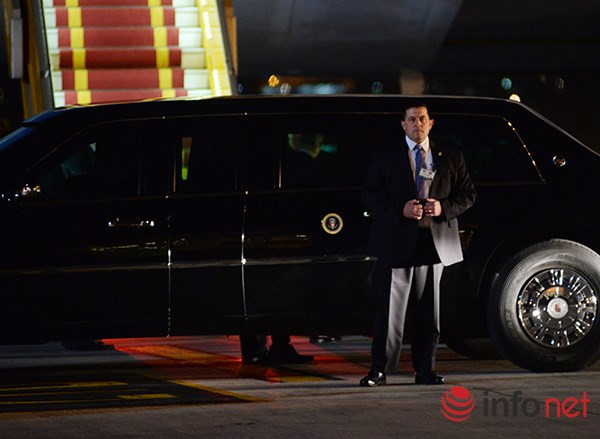 Video vòng bảo vệ cẩn mật của các mật vụ bảo vệ Tổng thống Obama tại Việt Nam ảnh 6 Video vòng bảo vệ cẩn mật của các mật vụ bảo vệ Tổng thống Obama tại Việt Nam ảnh 6