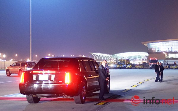 Video vòng bảo vệ cẩn mật của các mật vụ bảo vệ Tổng thống Obama tại Việt Nam ảnh 8 Video vòng bảo vệ cẩn mật của các mật vụ bảo vệ Tổng thống Obama tại Việt Nam ảnh 8