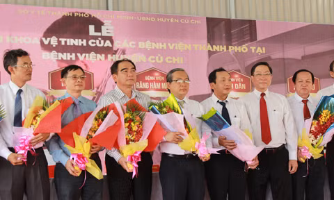 Sáng 29.4, Sở Y tế TP.HCM đã phối hợp với UBND huyện Củ Chi ký kết triển khai hoạt động 7 khoa vệ tinh và 13 phòng khám vệ tinh của các bệnh viện thành phố tại BV huyện Củ Chi