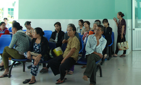 Bà con hy vọng sẽ được chăm sóc sức khỏe tốt hơn tại bệnh viện này