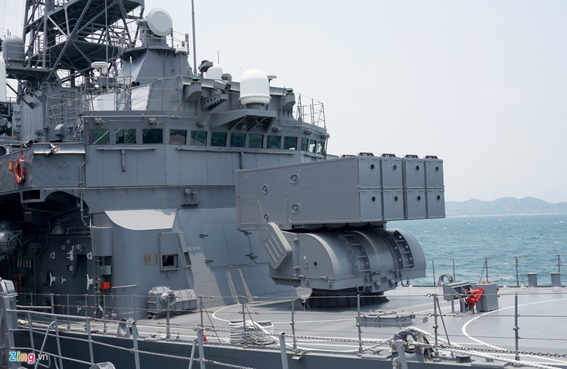 Cận cảnh bệ phóng Mk29 dùng cho tên lửa hải đối không RIM-7 tầm bắn 20 km.