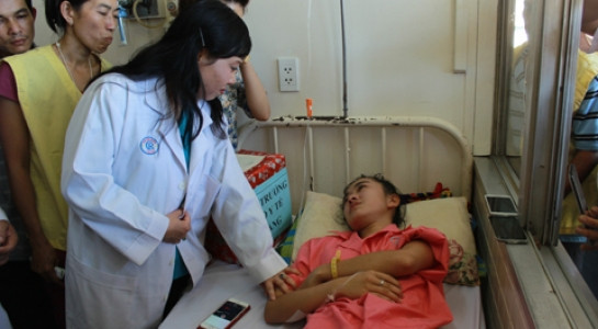 Bộ Trưởng Y tế Nguyễn Thị Kim Tiến thăm hỏi bệnh nhân Hà Vy, chiều 19.3 TIN LIÊN QUAN Người sống sót trong vụ sập nhà ở Cao Bằng nêu giả thiết về tai nạn Một công nhân bị điện giật dính trên cột suốt 2 giờ mới có xe đến đưa xác Vì đâu mà 9 học 