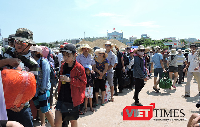 Du khách chật vật rời Lý Sơn sau 3 ngày nghỉ lễ Giổ tổ Hùng Vương 