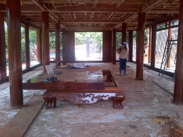 Ngôi nhà thờ chính có những chi tiết phức tạp nên nhóm thợ này chưa thể biết thời gian hoàn tất.