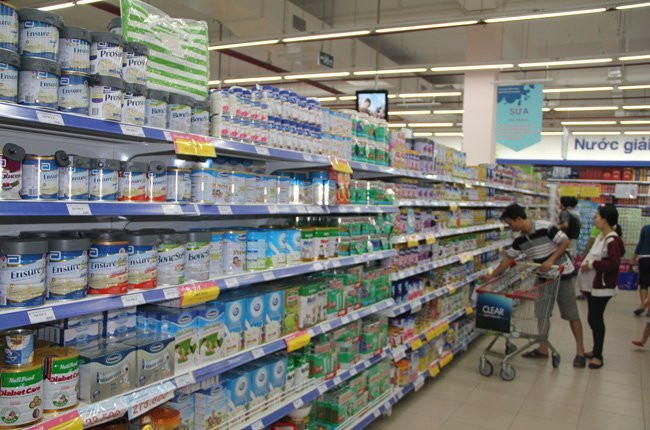 Nhóm hàng hóa tiêu dùng thường ngày bị người tiêu dùng khiếu nại nhiều nhất trong quí 1-2016, nhưng nhóm tài chính, ngân hàng và bảo hiểm cho thấy gia tăng về vụ khiếu nại. Ảnh minh họa: Quốc Hùng