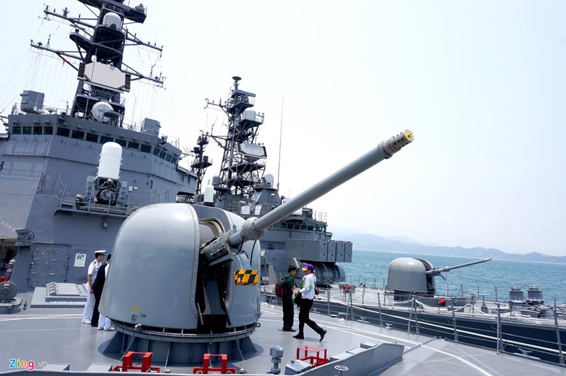 Lần đầu tiên hai chiến hạm Ariake (DD109) và Setogiri (DD156) thuộc lực lượng phòng vệ biển Nhật Bản cập cảng quốc tế Cam Ranh thăm hữu nghị Việt Nam. DD109 được trang bị nhiều khí tài hiện đại, ở boong trước là ụ pháo cao xạ 76 mm, khả năng hoạt động linh hoạt ở tầm cao và cả tầm thấp. Pháo có thể bắn ra 80 viên đạn/phút, tầm bắn khoảng 16 km và tấn công mục tiêu trên mặt nước lẫn trên không.