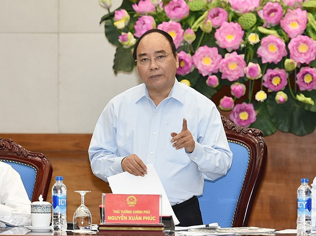 Thủ tướng Nguyễn Xuân Phúc chủ trì hội nghị tăng cường công tác bảo đảm vệ sinh an toàn thực phẩm. Ảnh:VGP. 'Khong quy duoc trach nhiem, ca lang an ban van vui' hinh anh 2