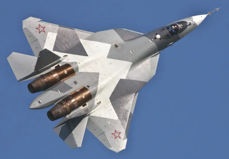 Việc chỉ được trang bị khối động cơ cũ kỹ đã kìm hãm sự phát triển của Su-57 (Ảnh: Business Insider)