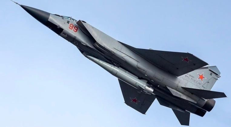 MiG-31K với tên lửa Kh-47M2 (Ảnh: Military Watch Magazine) MiG-31K với tên lửa Kh-47M2 (Ảnh: Military Watch Magazine)