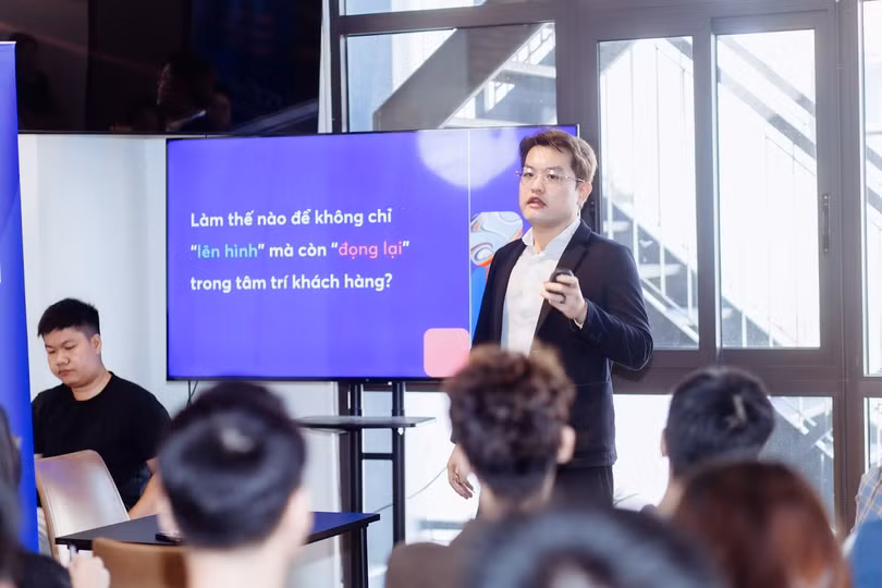 Ông Alex Ngô – Head of Marketing MGID giới thiệu tổng quan về Native Ads, một hình thức quảng cáo tối ưu cho doanh nghiệp.