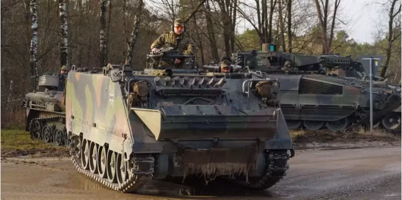 Xe bọc thép Bundeswehr M113 trong cuộc tập trận tại khu vực huấn luyện quân sự (Ảnh: Business Insider)