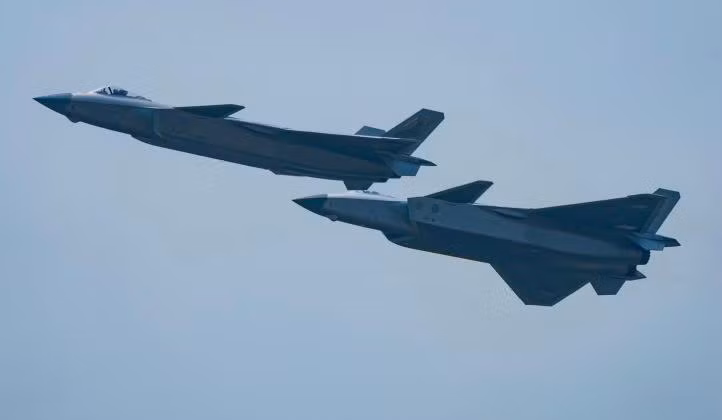 Máy bay chiến đấu tàng hình J-20 của Trung Quốc (Ảnh: Military Watch Magazine)